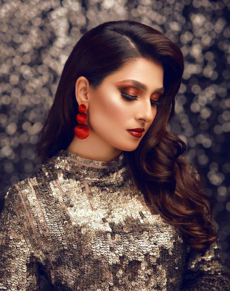 Ayeza Khan Hot