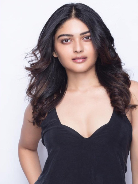 Vaibhavi Shandilya Facebook