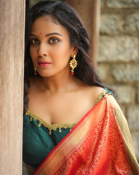 Chandini Tamilarasan Music Videos
