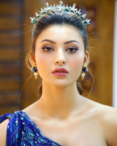 Urvashi Rautela Age, Wiki, Boyfriend, Biography, Instagram