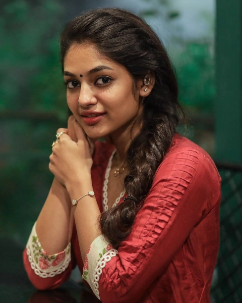 Ivana (born as Aleena Shaji) in Anuraga Karikkin Vellam