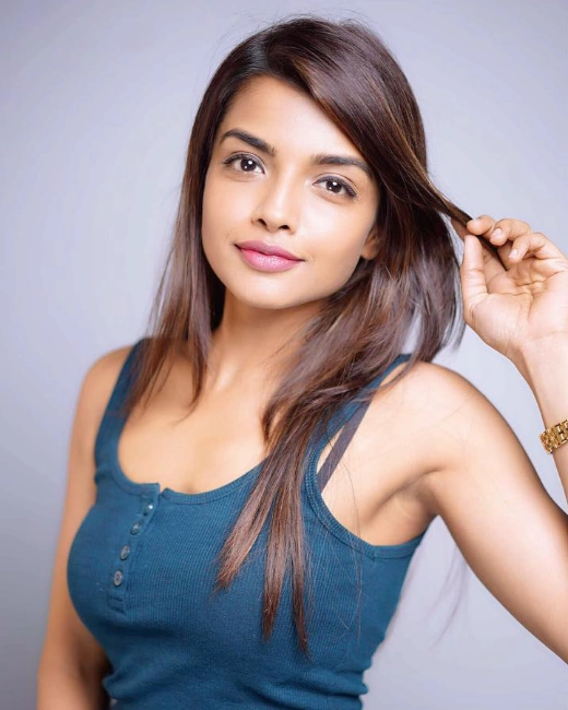 Ashna Zaveri Model