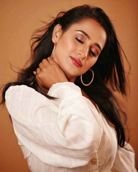 Divya Pugaonkar Marathi TV Star