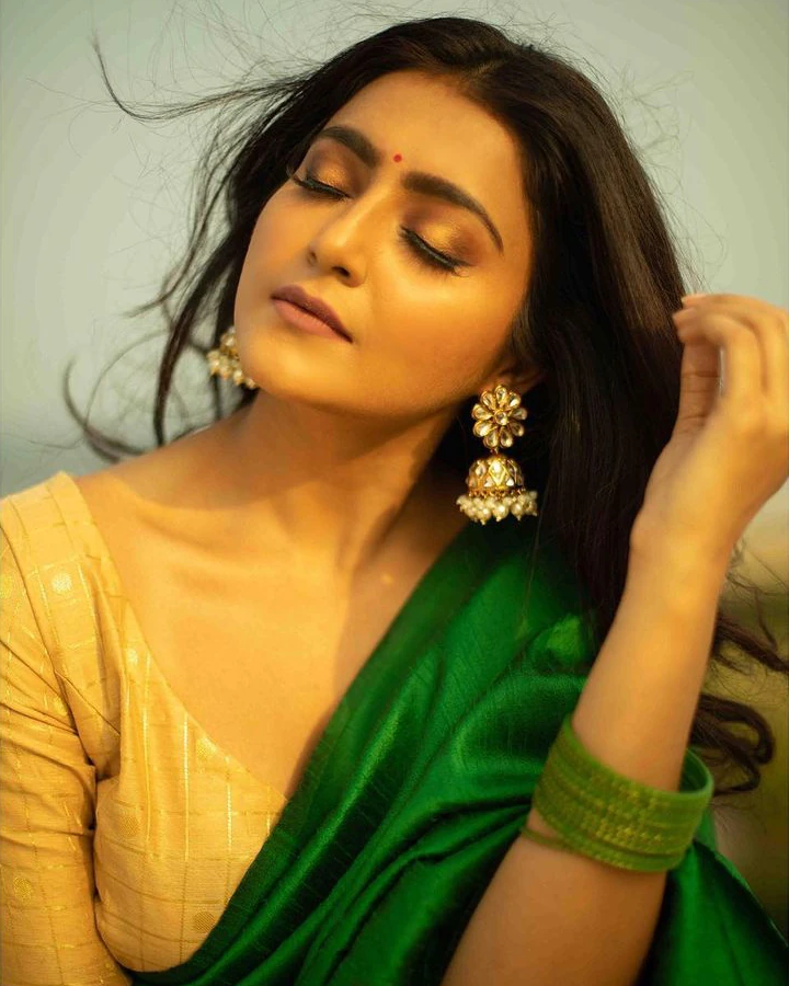 Avantika Mishra is a Gorgeous Indian Actress & a Beautiful Model