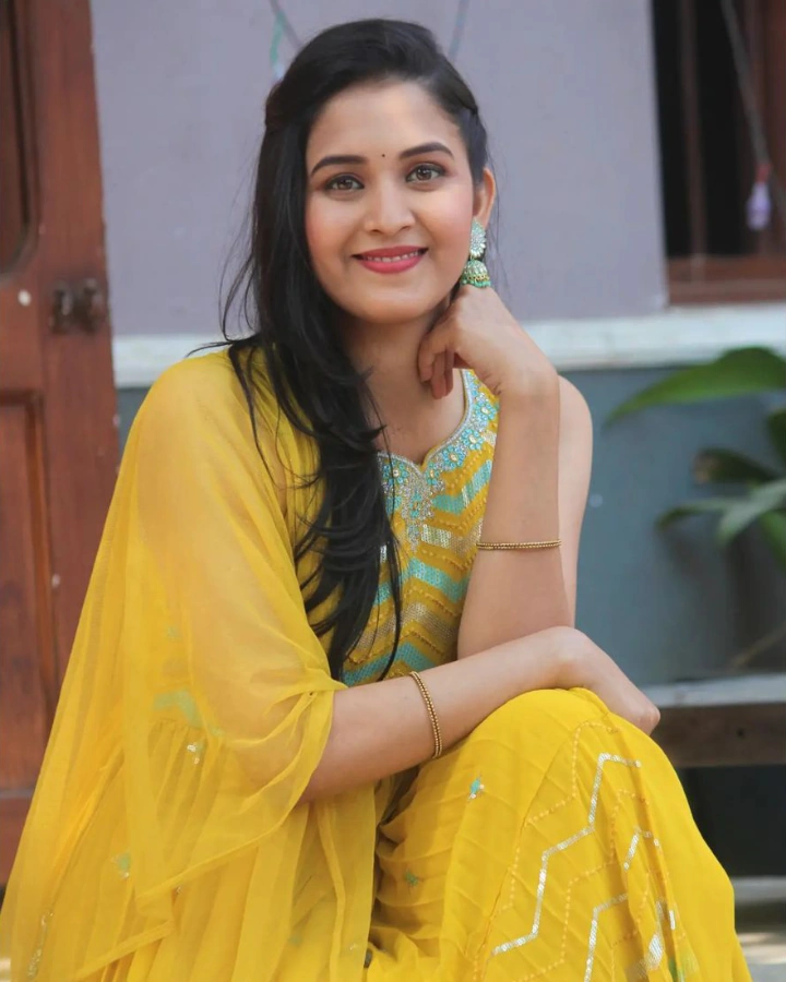 Mahima Mhatre was born in a Maharashtrian Family