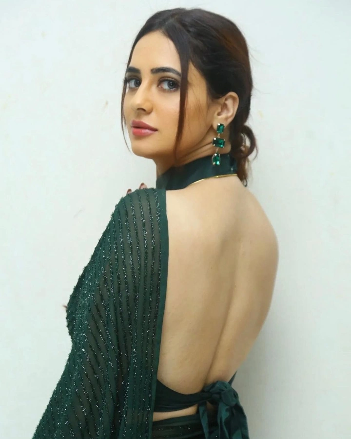 Priyanka Rewri in Balamu Ke Hipiya (बलमु के हिपिया) Bhojpuri Music Video Song 2021