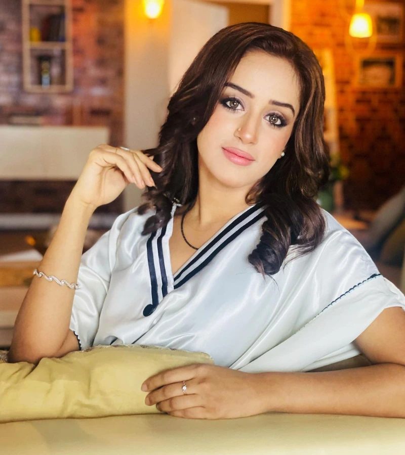 Sargun Kaur Luthra Music Videos