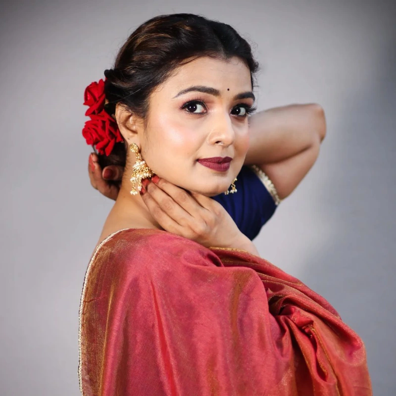 Mayuri Deshmukh as Shanaya (Shanu) in Dear Aajo