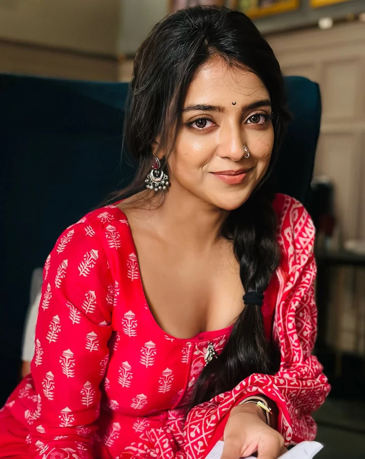 Khushi Dubey Biography Latest Image