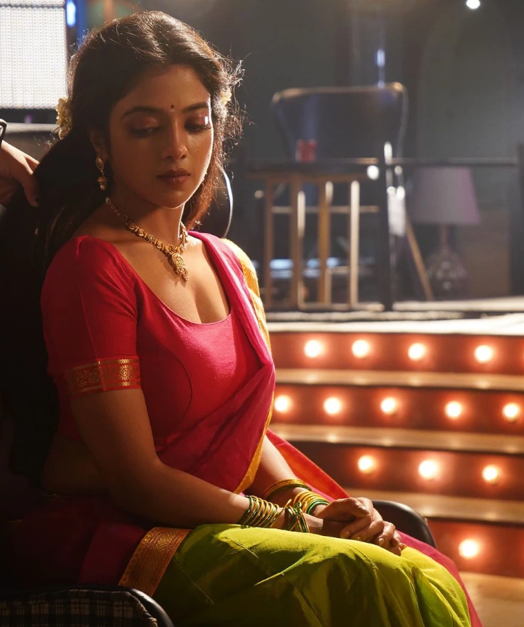 Khushi Dubey has an Indian Nationality