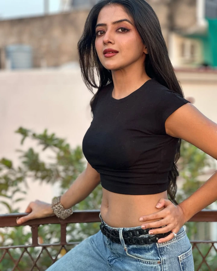 Khushi Dubey's Fabulous Eyes Latest Image